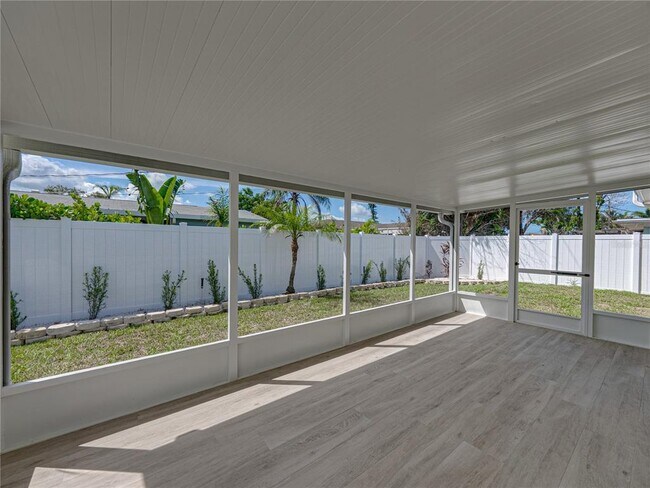 Building Photo - 6709 Cardinal Dr S