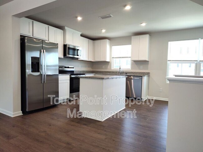 Building Photo - 5850 Granbury Dr