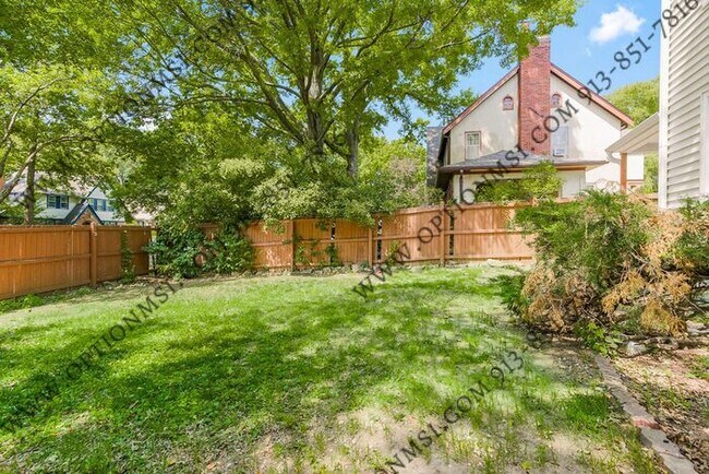Building Photo - Incredible home in Romanelli Gardens!