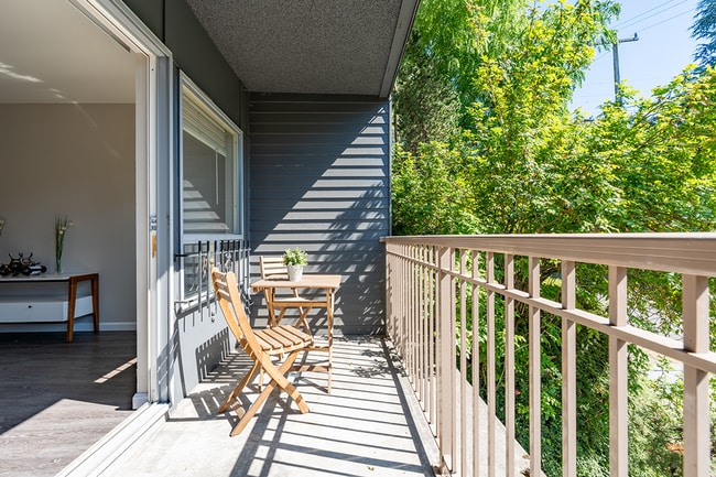 Interior Photo - Lakeview Place
