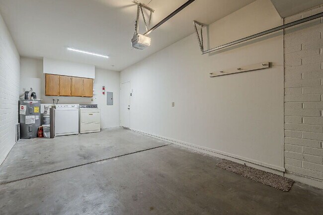 Building Photo - 4328 E Capri Ave