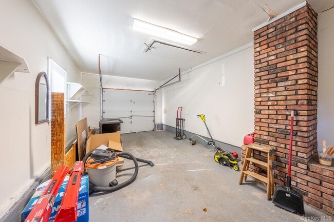 Building Photo - 831 Sycamore Ave