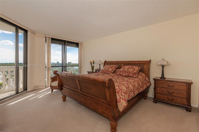 Building Photo - 2000 Island Blvd