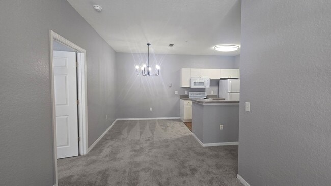 Building Photo - 819 Grand Regency Pointe