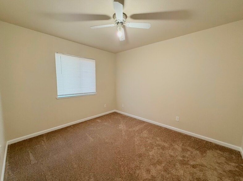 Building Photo - 1330 Riverside Ct