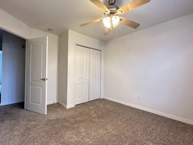 Building Photo - 774 W Breeze Cove