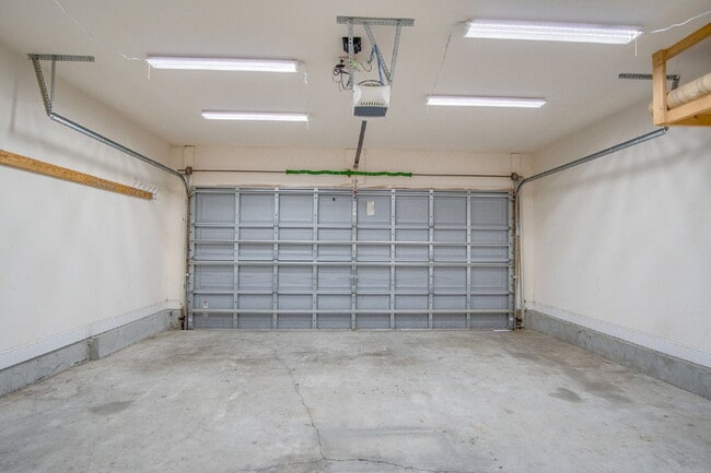 Building Photo - 3-Bedroom Home with Open Floor Plan, and Oversized Primary Suite