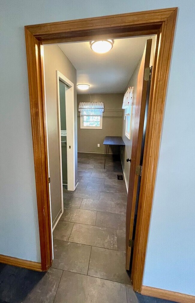 Building Photo - Very Unique 5 Bedroom Home on Large Lot