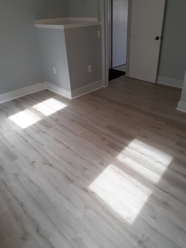 Bedroom 3rd fl - 1615 E Eyre St