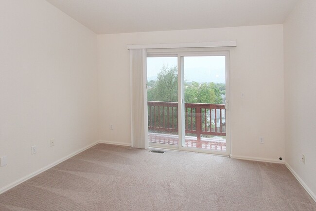 Building Photo - FEELS LIKE HOME! 2BD CONDO with MOUNTAIN VIEWS - Security Deposit Waiver Available