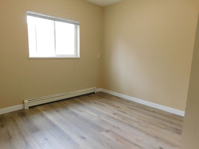 Building Photo - Tri-Level in Clifton COMING SOON!!!