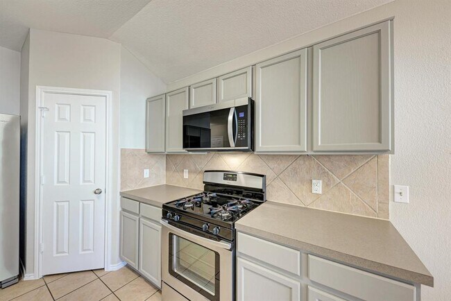 Building Photo - 2308 John Tee Dr