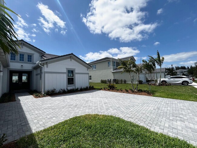 Building Photo - 15192 Wildwood Cir