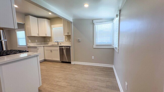 Building Photo - DL Georgia