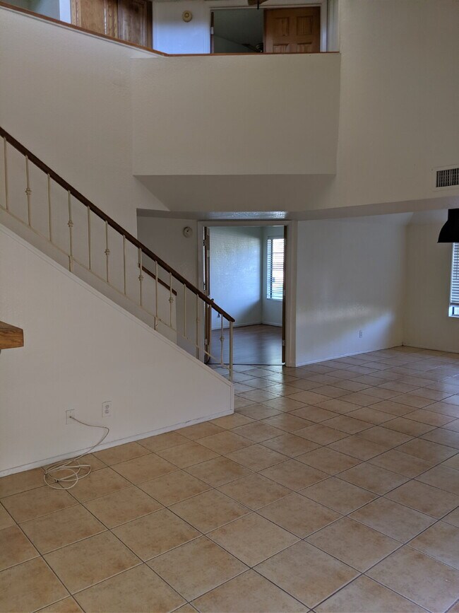 Building Photo - 3 Bedroom 2 Bathroom Close to ASU! $2099 a...