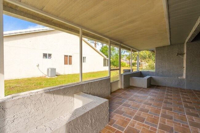 Building Photo - TOWNHOMES WEST, PORT ORANGE!