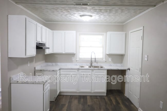 Building Photo - 1731 Sea Isle Rd