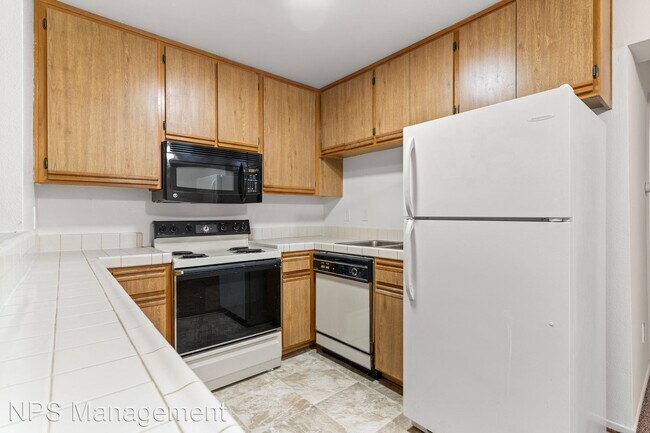 Building Photo - 1 br, 1 bath Apartment - 3485 Linden Ave 3...