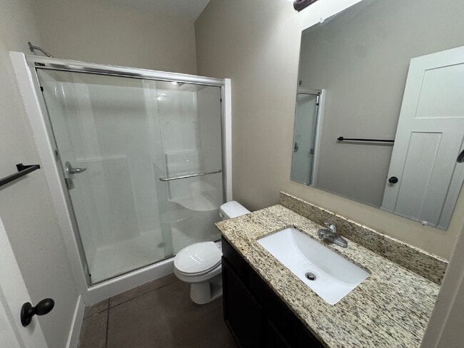 Building Photo - "Spacious 3-Bedroom Duplex Retreat with 2 Full Baths in Derby - 2194 Sq. Ft of Comfort!"