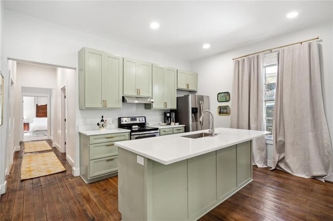 Building Photo - 934 Conti St