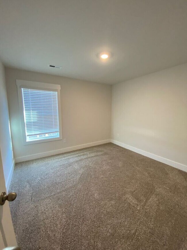 Building Photo - **Coming Soon! **Gorgeous and spacious!