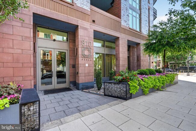 Building Photo - 810 O St NW