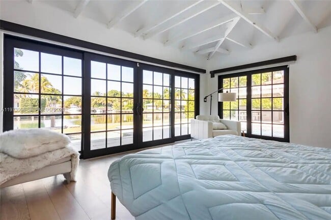 Building Photo - 524 Oleander Dr