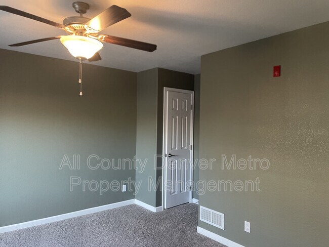 Building Photo - 5014 Everett St