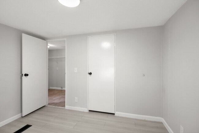 Building Photo - 25494 Deepwood Dr