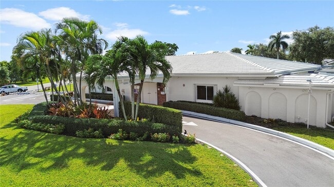 Building Photo - 6712 NW 70th Ct