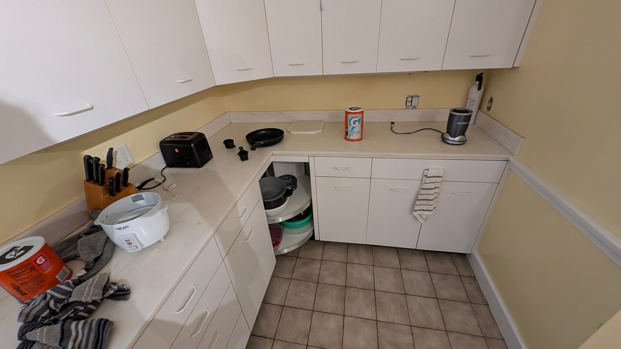 Building Photo - 608 S Pleasant St