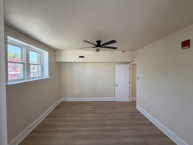 Building Photo - 1651 W Grange Ave