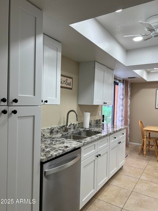 Building Photo - 12212 N Paradise Vlg Pkwy S