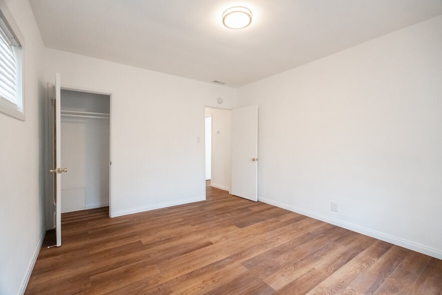 Building Photo - 15942 Devonshire St