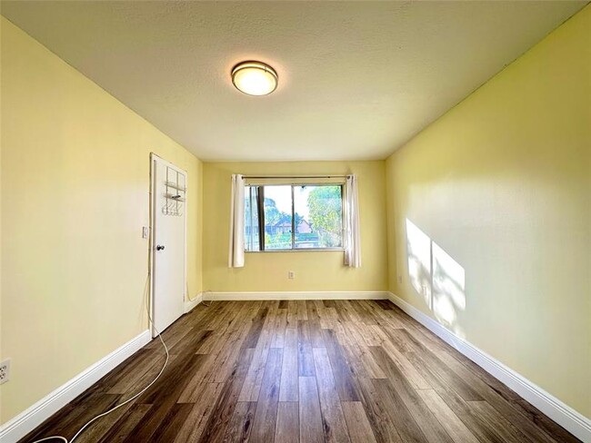 Building Photo - 10875 NW 29th Manor