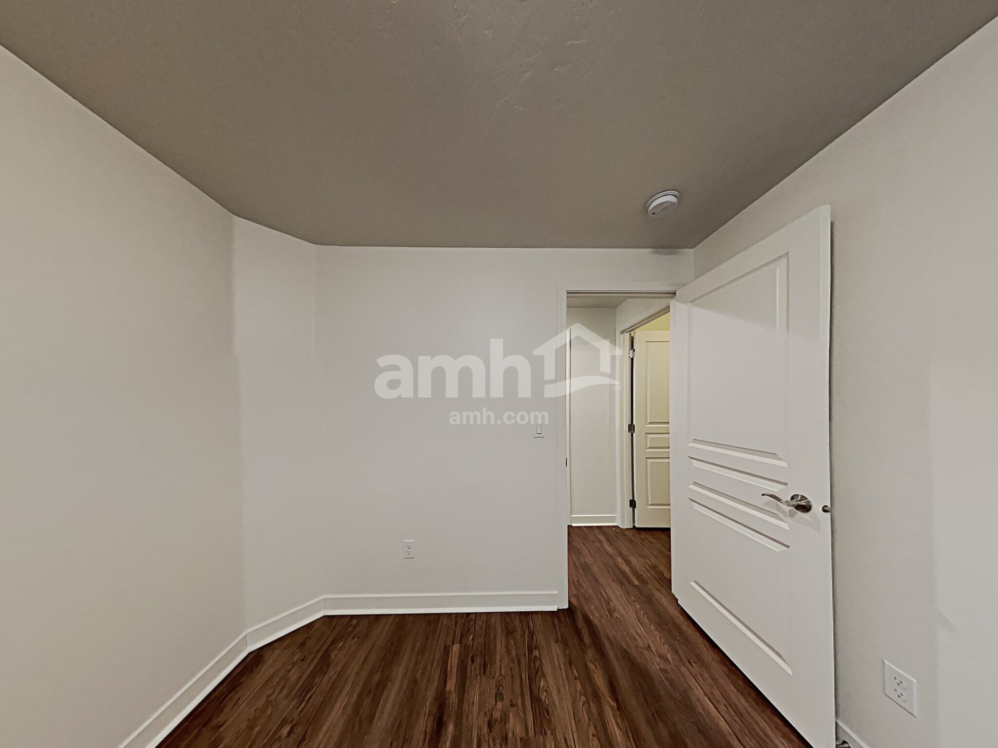 Building Photo - 1215 W Sanetta St