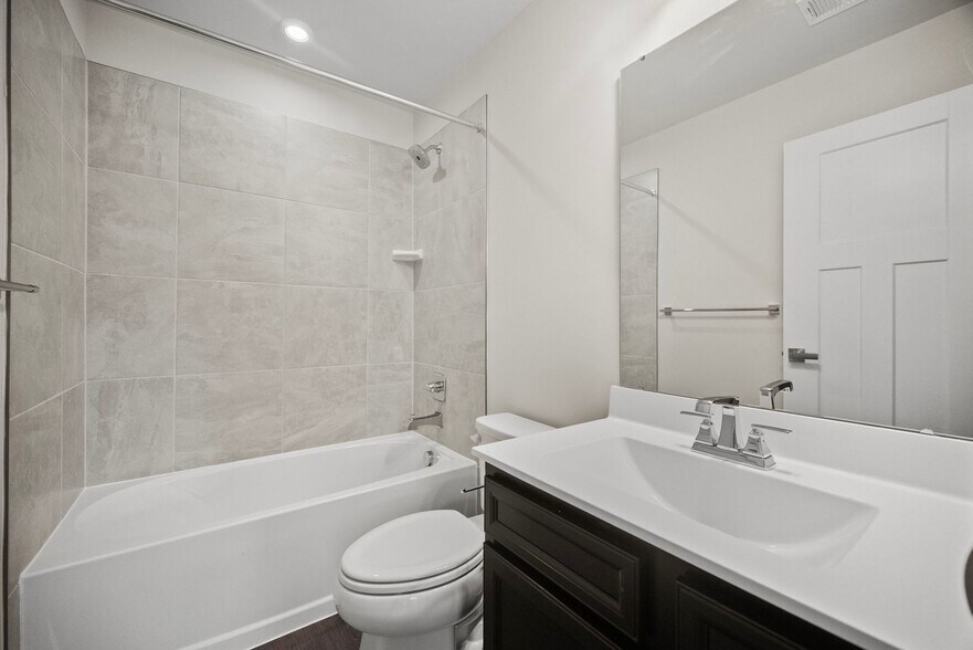 Building Photo - 10916 Genito Sq Dr