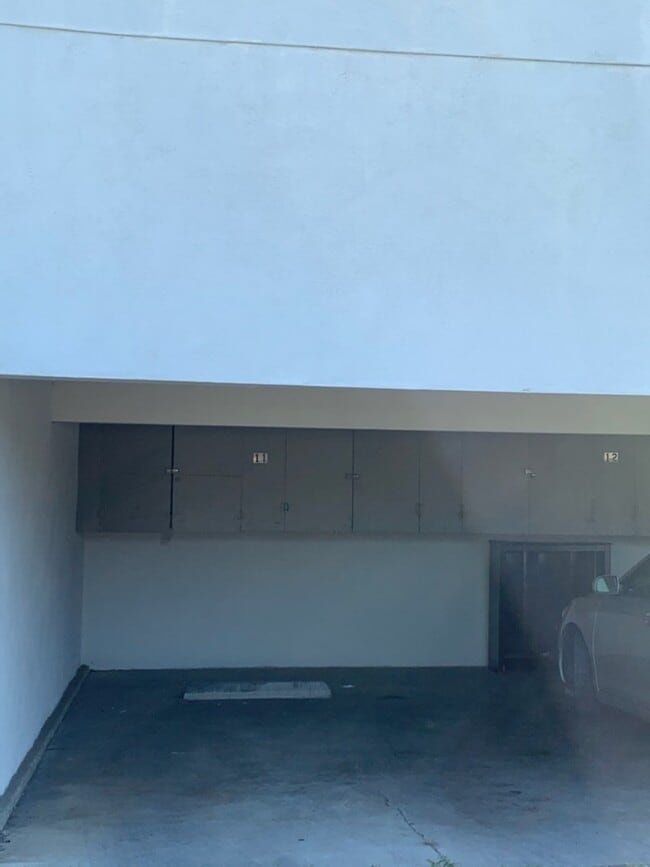 Building Photo - 103-155 Cameron Ct.