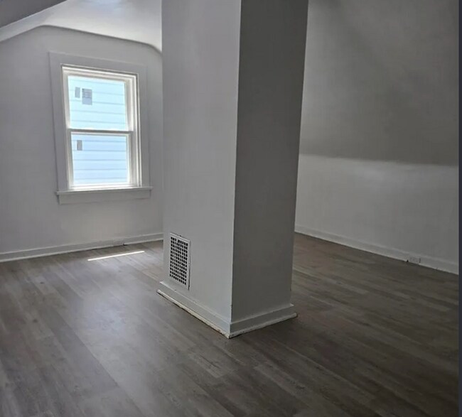 Building Photo - 3015 Hartman St