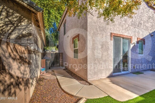 Building Photo - 4273 E Oakland St