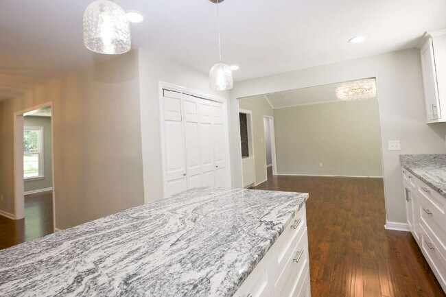 Building Photo - Southern Pines Retreat: Cozy 3-Bedroom Hom...