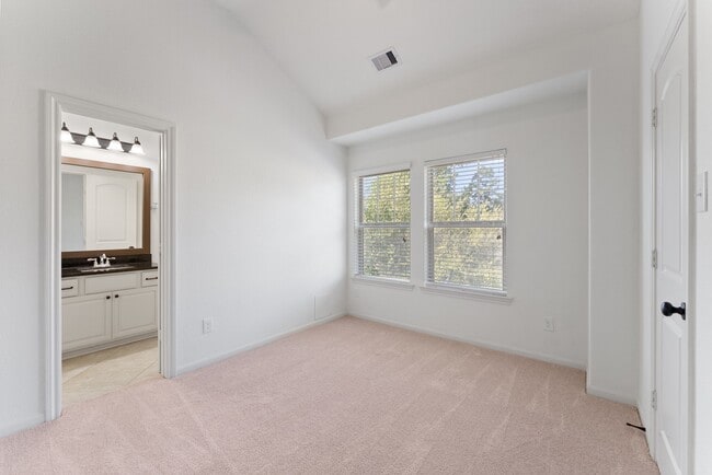 Building Photo - 186 Cheswood Forest Dr