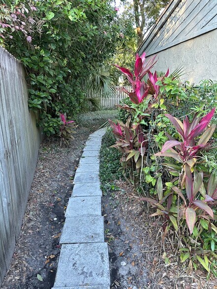 Building Photo - 3801 Crown Point Rd