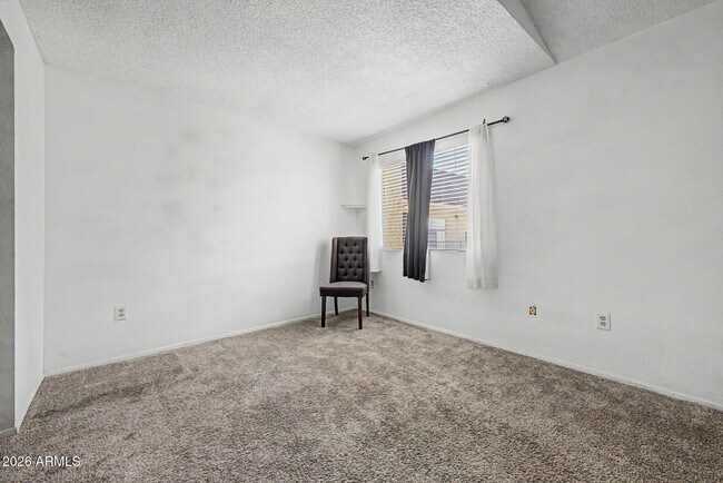 Building Photo - 461 W Holmes Ave