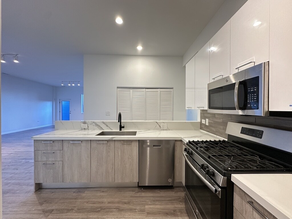 Building Photo - 2550 S Wabash Ave