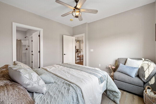 Building Photo - 1824 Horseshoe Ln