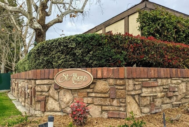 Building Photo - $500 off 1st Month ! 1 Bedroom ~ Live in t...