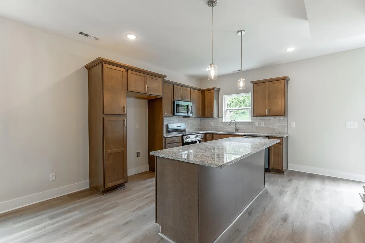 Building Photo - 4696 Heiskell Dr