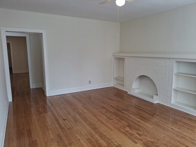 Building Photo - 5015 N Springfield Ave
