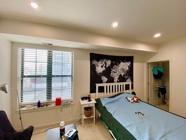Building Photo - Charming 2 Bed/2 Bath Condo in Heart of Charles Village, Baltimore, MD!